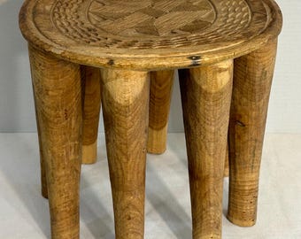 Vintage Hand geschnitzter Nupe Hocker aus Holz mit 8 Beinen