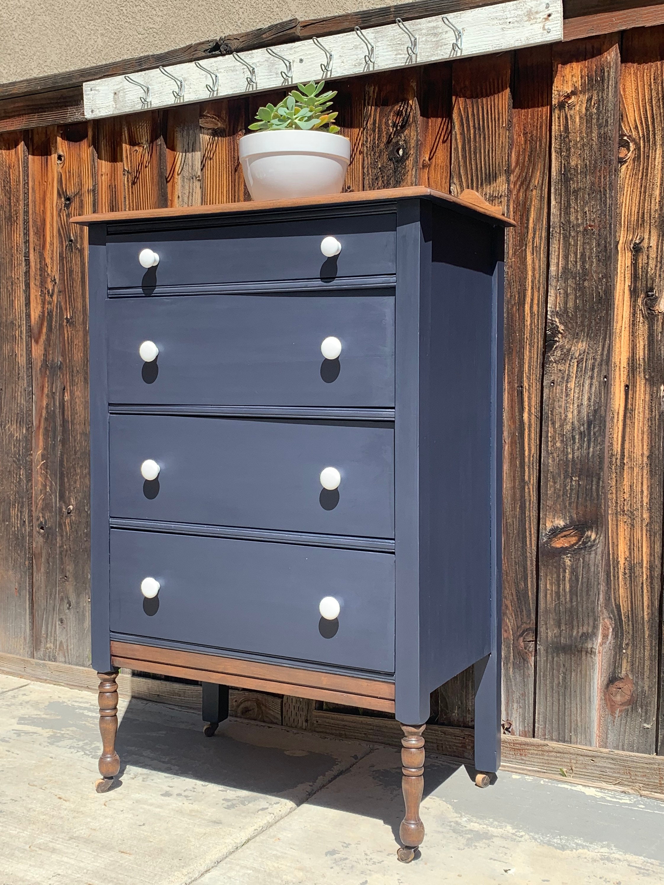 Antike Marineblaue Kommode von Camden Furniture Company | Etsy