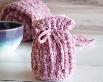 velvet yarn bag, crochet pattern for a velvet yarn gift bag, Bernat Baby Velvet yarn bag pattern