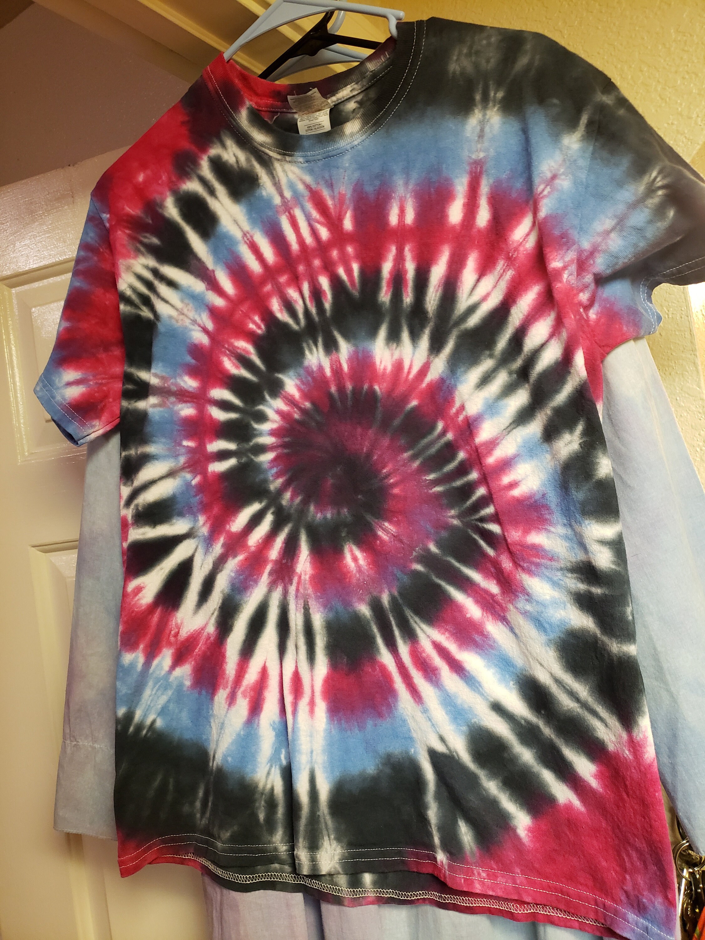 Labeled large but fits like a medium Tie Dye Christmas Tree size medium 10-12