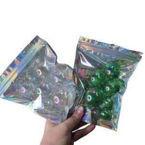 Può includere: Un cartello in legno rustico con la scritta "Welcome to our home" in lettere bianche. Il cartello presenta una finitura invecchiata e un design semplice e invitante, perfetto per un portico o un ingresso.