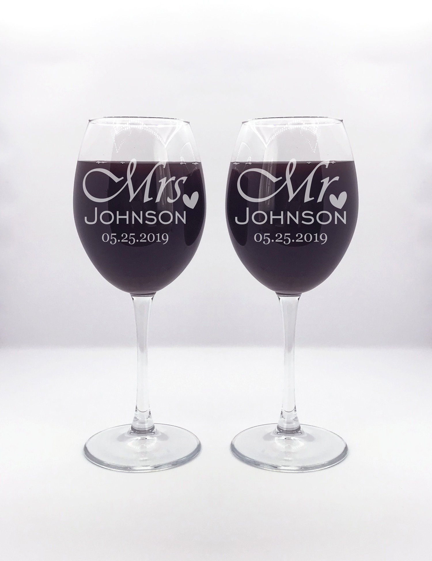 Par (2) copas de vino personalizadas con grabado de Mr. & Mrs. de 19 onzas,  copa de vino con tallo, regalo de boda para novia y novio, regalo de