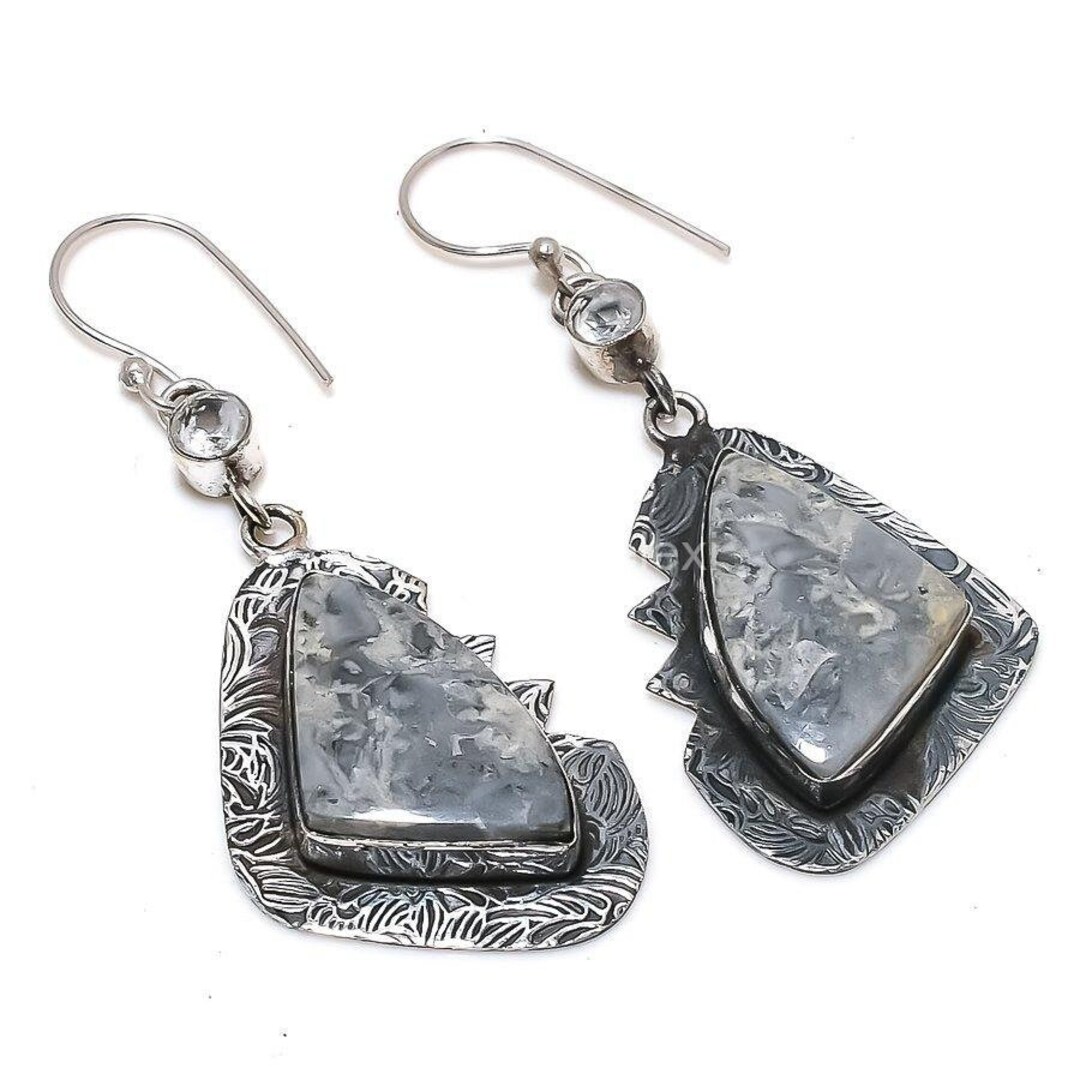 Produktbild von Meora Paris Ohrringe Tropfenförmiger Kristall