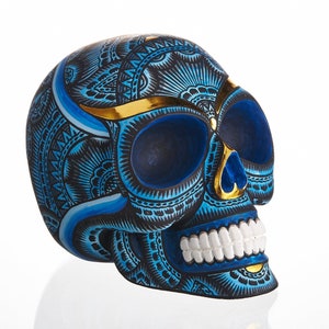 Handgemaakte hars schedel, met de hand geschilderd, tribale schedel kunst, schedel homeware, blauw