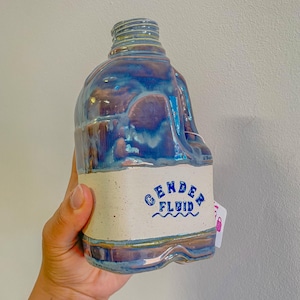 Vaso de caixa de leite, gênero fluido, feito à mão, utensílios de cozinha inovadores, personalizado, cerâmica pintada à mão, Queer LGBTQIA+, não binário