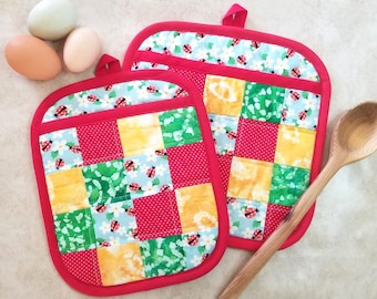 Easy Potholder Pattern Set - Rectangular or Square With Pocket - PDF Download Quilted Potholder pattern and tutorial to make 2 sizes