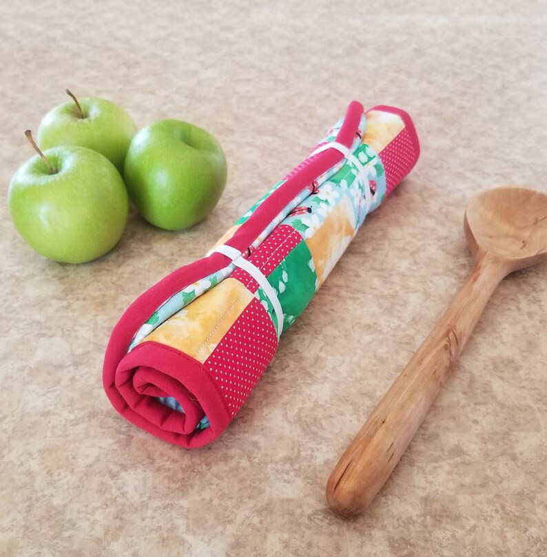 Oversized hot pad for casserole dishes includes optional elastic loops for easy storage when not in use, and are 10 1/2 x 14 1/2 inches.