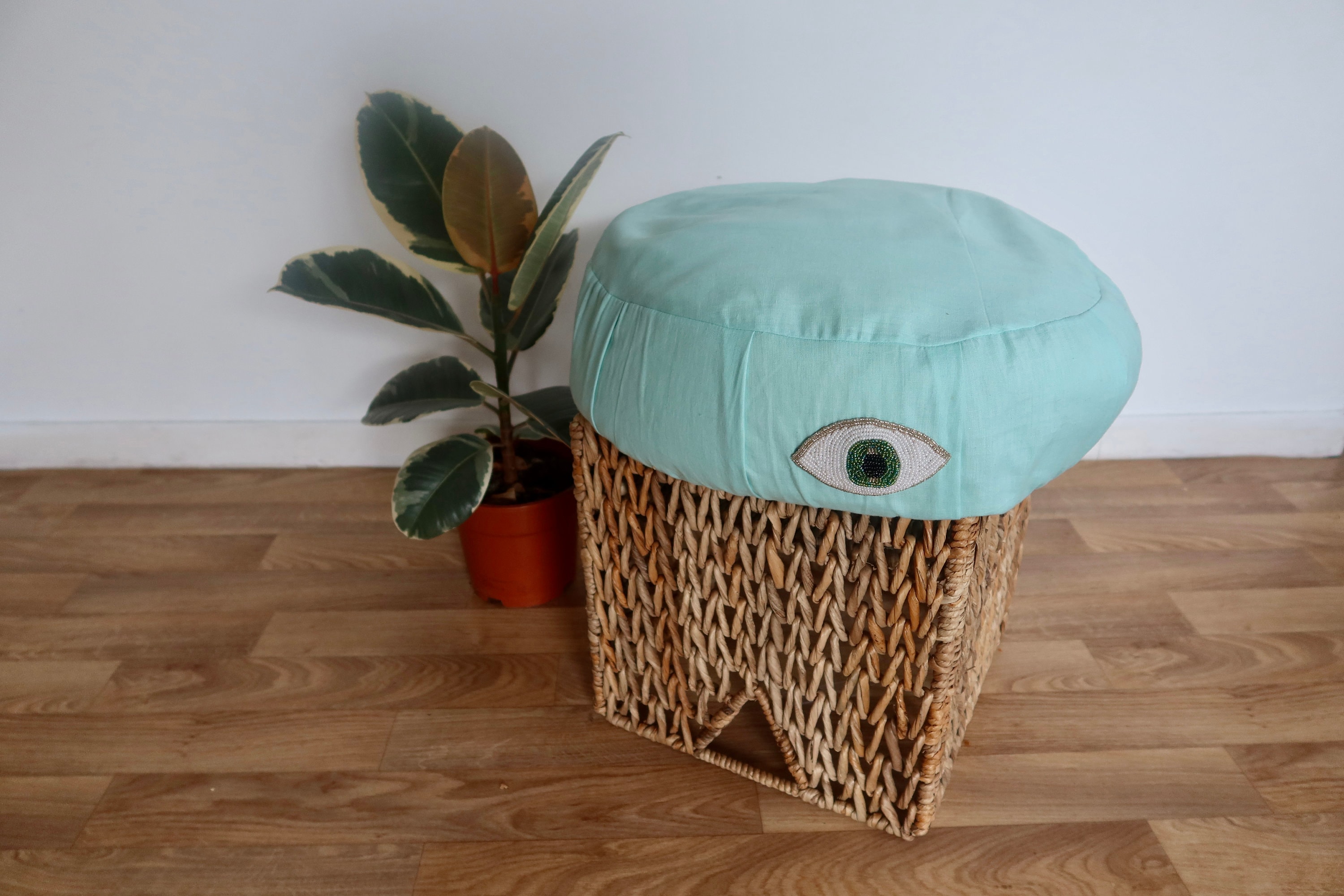 Zafu en Coton Bio - Vert d'eau /Oeil Brodé