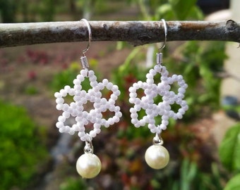 Dainty beaded lace earrings, White flower earrings, Statement floral earrings, Beaded lace jewelry, Black lace earrings, Seed bead earrings