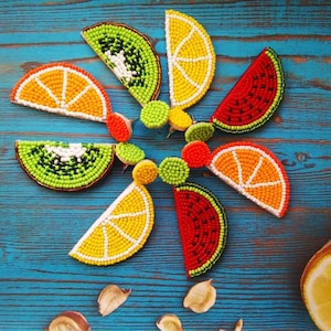 手作りのフルーツスライスビーズイヤリング：鮮やかなビーズ刺繍ジュエリー
