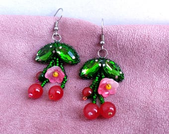 Wiszące kolczyki z koralikami w kolorze wiśni: Cottagecore Berry Jewelry