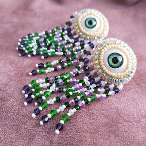 Quirky purple&green beaded fringe eyeball stud earrings. Evil eye earrings. Spooky cute halloween jewelry. Unusual gift for eye lovers.
