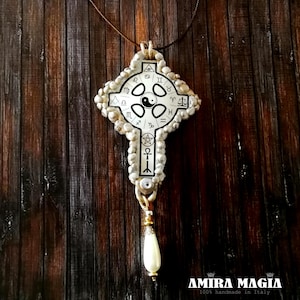Croce alchemica, talismano gotico steampunk, templare medievale, simboli della stregoneria rosacrociana, ciondolo ape in oro con gioiello gotico