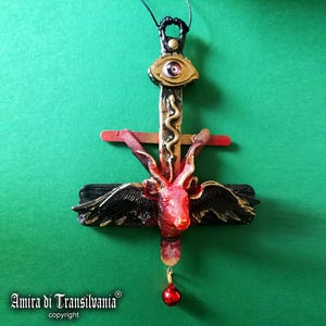 Collana satanica, croce capovolta di Baphomet, croce invertita dell'Anticristo, simboli occulti dell'occhio, sigillo della capra di Lucifero Satana