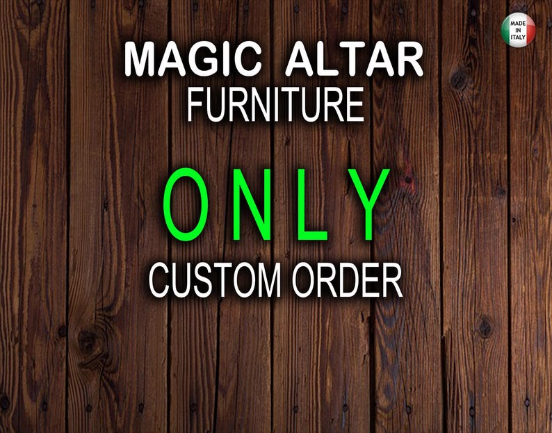 Puede incluir: Un fondo de madera con texto blanco que dice "MAGIC ALTAR FURNITURE ONLY CUSTOM ORDER" con un "ONLY" verde y una peque&ntilde;a bandera italiana con el texto "MADE IN ITALY" en la esquina superior derecha.