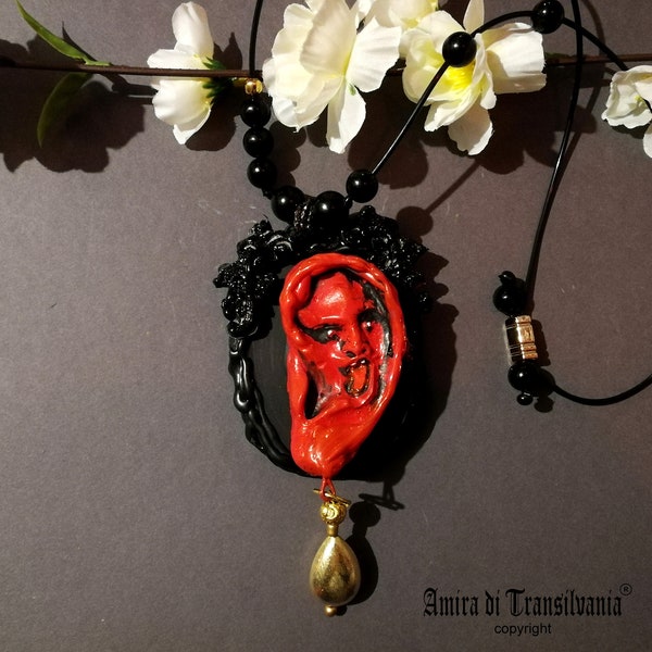 Bruit d'oreille, collier musique oreille rouge, pendentif steampunk, amulette gothique victorienne, talisman de bijoux gothiques, symboles de l'anatomie