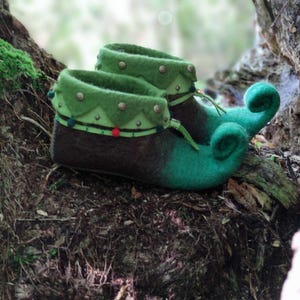 Felted slippers for men. Woolen shoes made by an old elf. Elven slippers. 100% original leprechaun shoes. Halloween.