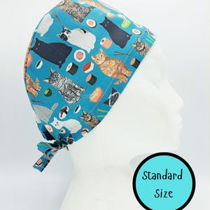 Gorro quirúrgico con estampado de gatos y sushi
