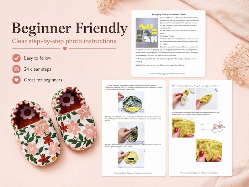 Op de afbeelding: Een paar babyslofjes met een witte bloemenprint met roze en rode bloemen en groene bladeren, vergezeld van drie instructiepagina's getiteld Beginner Friendly met 24 duidelijke stappen en tekst die het naaiproces beschrijft.