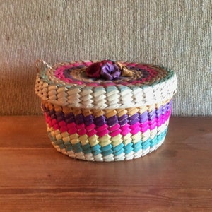 Vintage Straw Rattan Woven Raffia Flowers Small Lidded Round Colorful Basket
