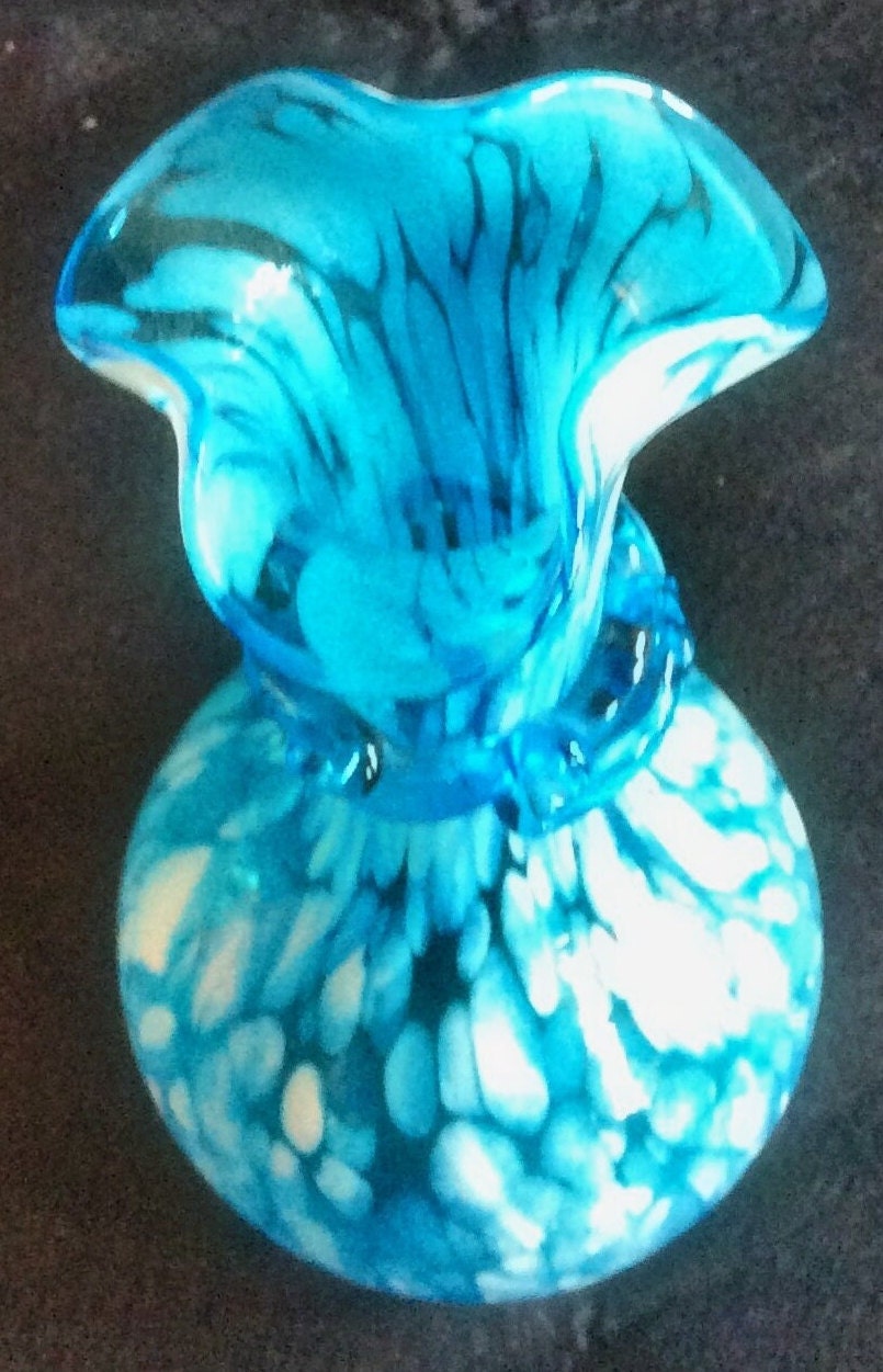 手吹きブルースプラッターアートガラス花瓶：フリルトップのセンター
