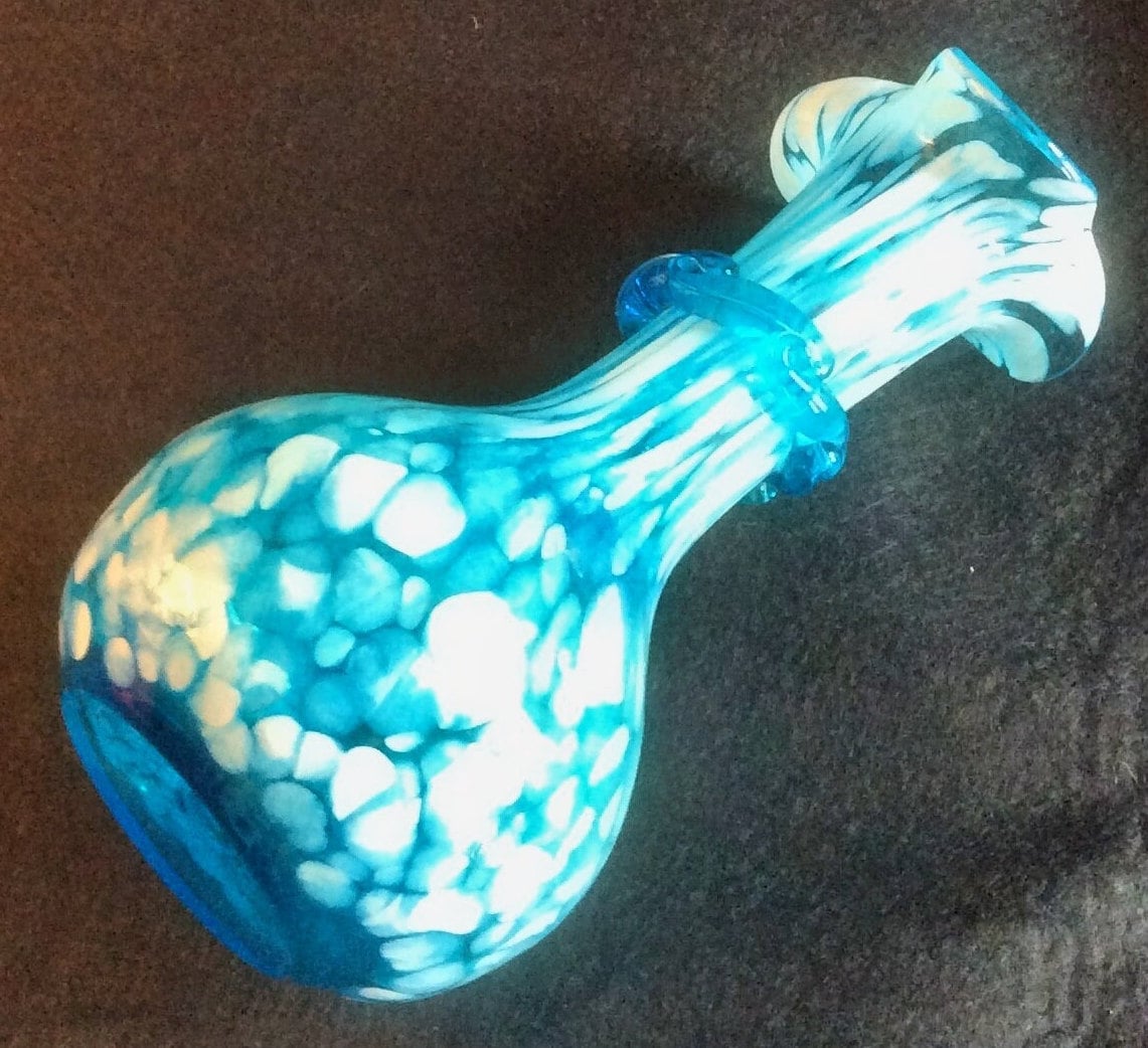 手吹きブルースプラッターアートガラス花瓶：フリルトップのセンター