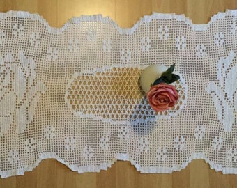 Gorgeous piece: Large crochet ceiling with roses
