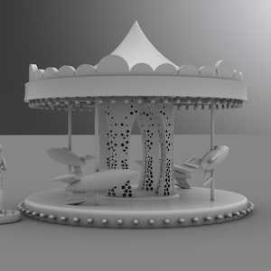 Puede incluir: Un carrusel blanco con un techo blanco y cuatro aviones blancos. El carrusel está sobre una superficie gris.