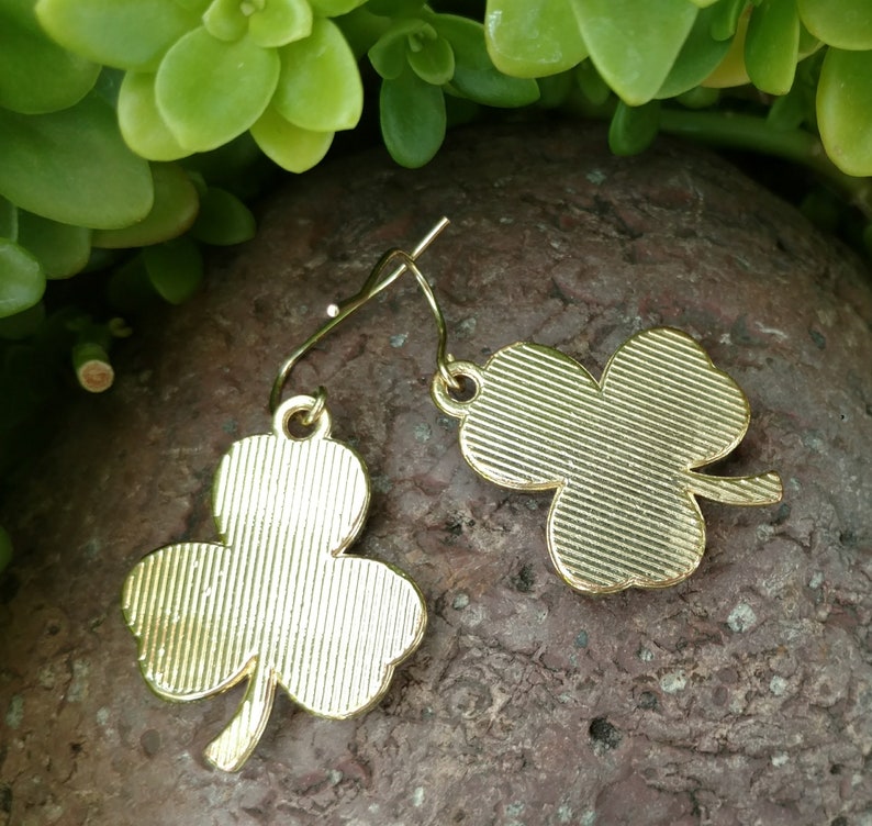 Bridal Jewelry Drop earrings three leaf clover earrings Green Earrings drop Earrings Beaded Earrings Earrings Dangle Earrings