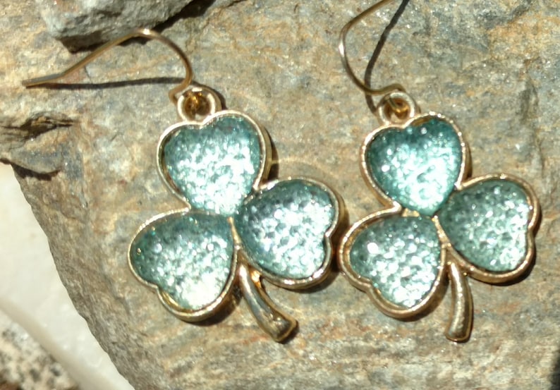Bridal Jewelry Drop earrings three leaf clover earrings Green Earrings drop Earrings Beaded Earrings Earrings Dangle Earrings