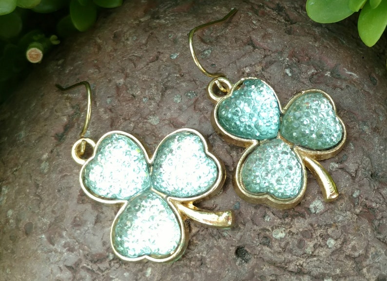 Bridal Jewelry Drop earrings three leaf clover earrings Green Earrings drop Earrings Beaded Earrings Earrings Dangle Earrings
