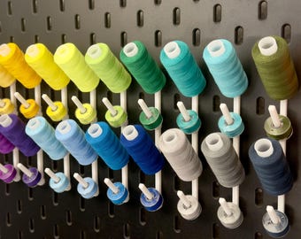 IKEA Skadis Sewing Thread Holder – Organizer for 4 Thread Spools | Pegboard Accessories for Sewing Room & Studio | Spool Storage | 3D Printed