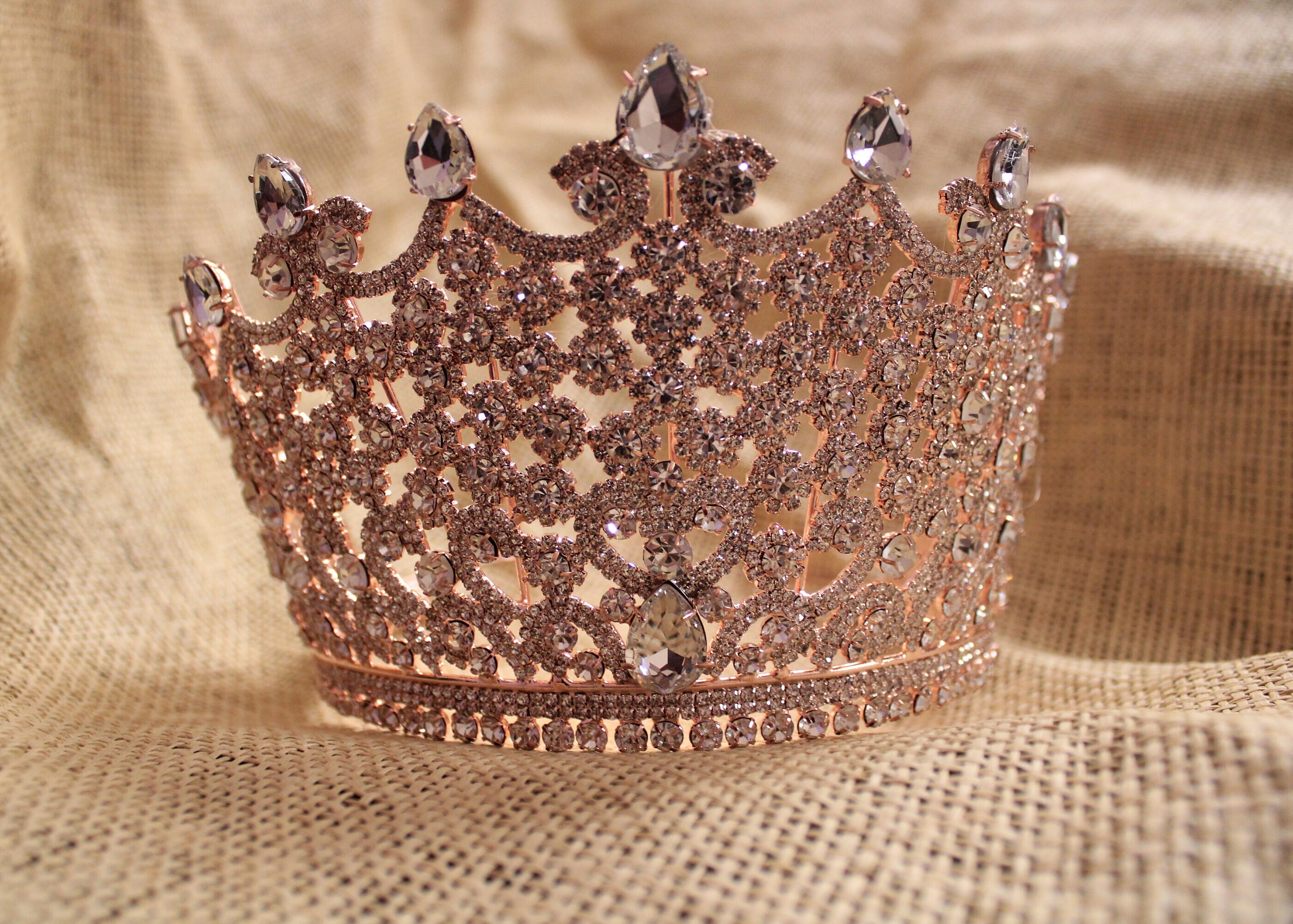 Rose gold crowns discount