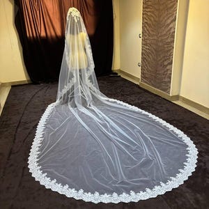 Mantilla Lace Wedding Veil: Royal Drop, Lace Trim
