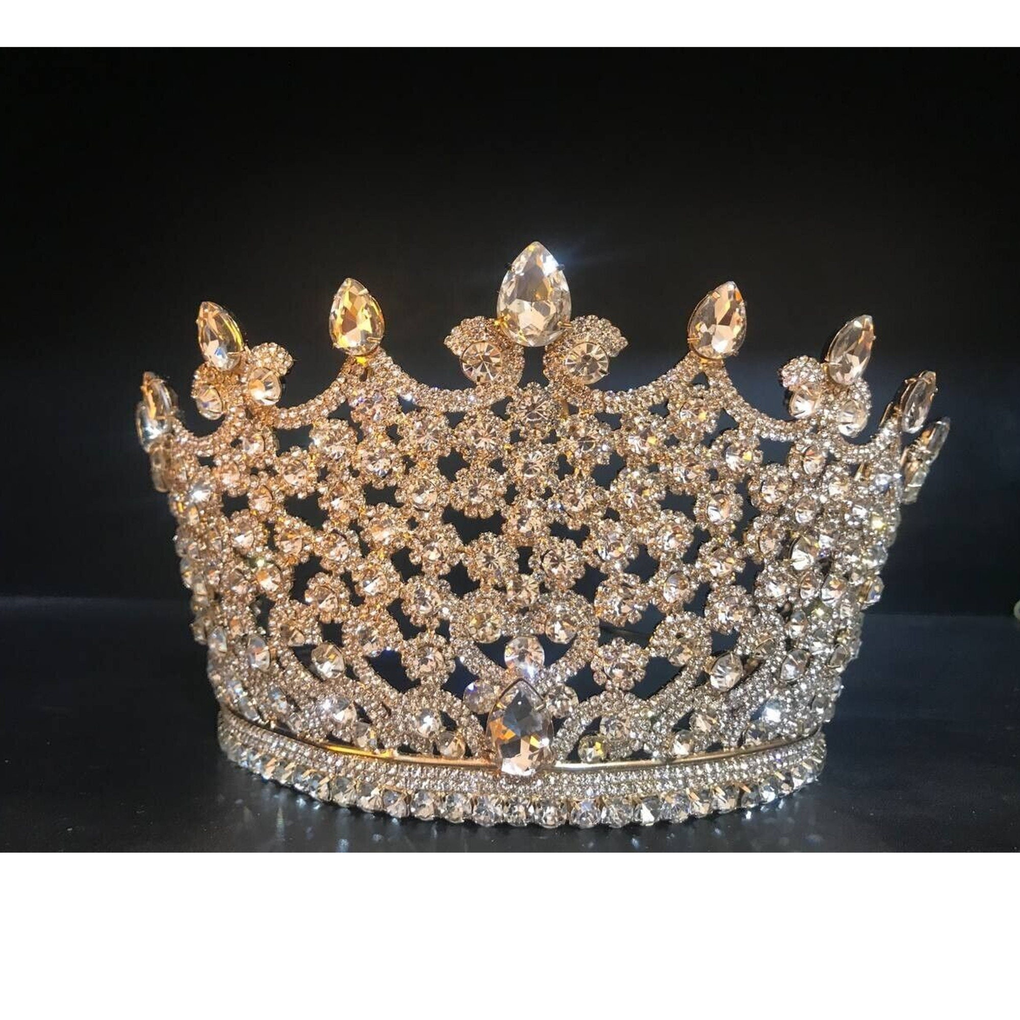 Gold crown with diamonds hot sale