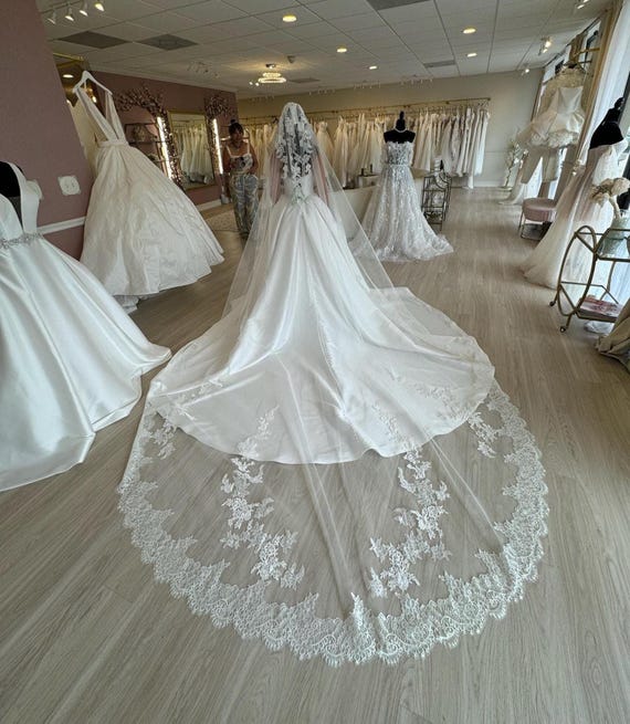 Velo da sposa in pizzo Chantilly: bordo in pizzo francese