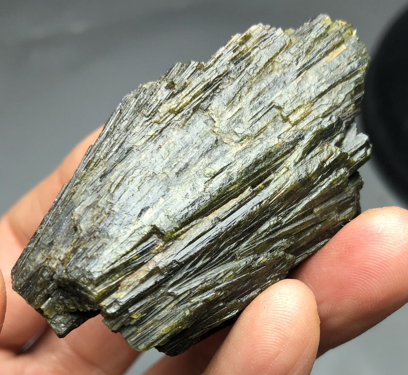 66g Raw Natural epidote crystals Specimen Y2 | Etsy