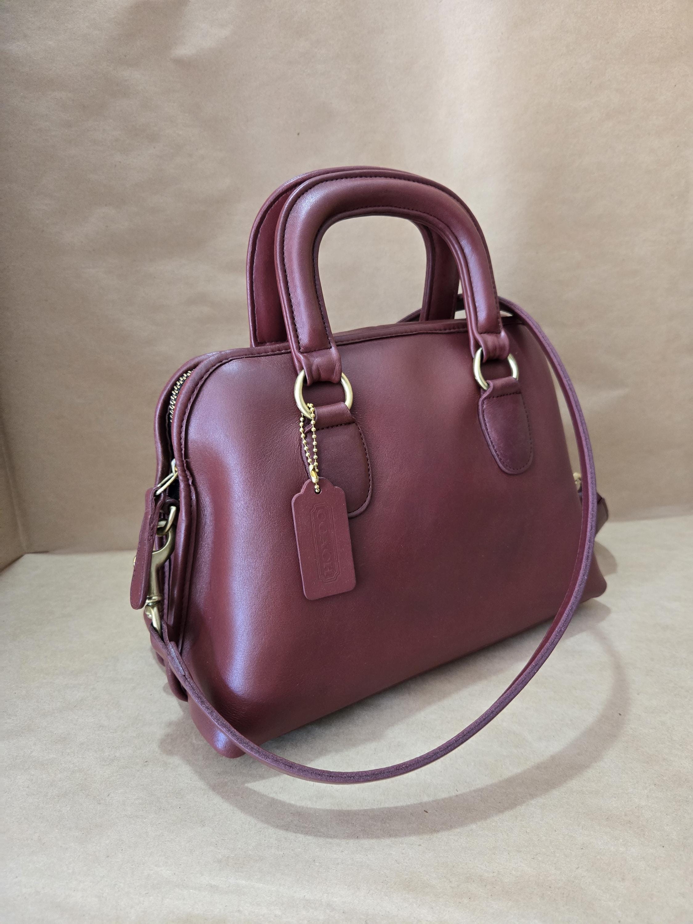 ✨Rare✨Coach Burgundy One-Shoulder Pouch 28510199-1_2.jpg