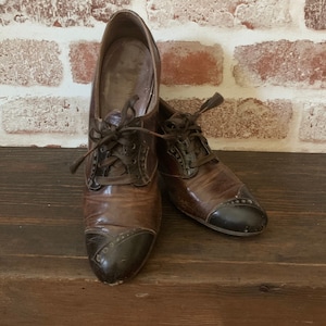 Antique Ladies' Leather Oxfords - "Field Shoe Co" - Tru-Poise A Selby Shoe