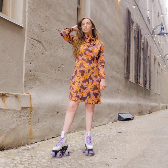 Vintage 70s Mod lavaliere mini dress