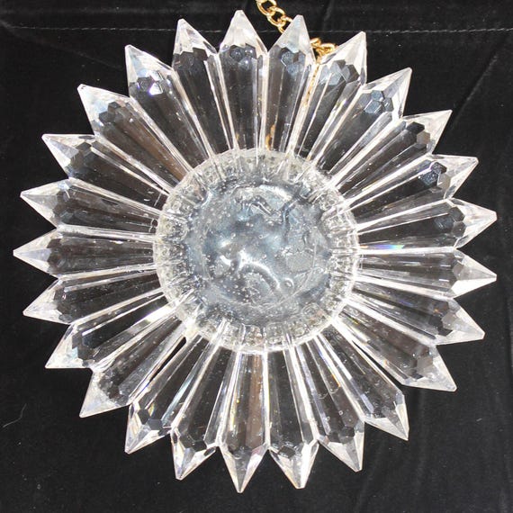 I Light-Refracting Daisy Flower Suncatcher