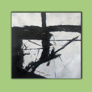 Może przedstawiać: Abstrakcyjne malarstwo z czarnymi i białymi pociągnięciami pędzla. Obraz przedstawia duży czarny kształt w środku, z mniejszymi czarnymi kształtami i liniami rozciągającymi się na zewnątrz. Tło jest białe z fakturowaną powierzchnią.