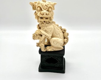 Escultura vintage de perro Foo de esteatita: Cachorro de león tallado en un templo, antiguo y único, guardián dragón coleccionable