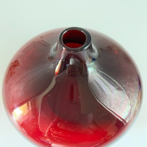 Vaso rosso raro vintage rotondo rosso scuro in vetro cristallo vaso stile Johanna Jelinek Ikea Salong soffiato a mano rosso rubino cristallo stile contemporaneo