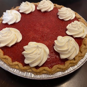 Świeżo upieczone sezonowe ciasto z batatów Red Velvet firmy Sweet Red/ciasta/słodkie przysmaki/święta/