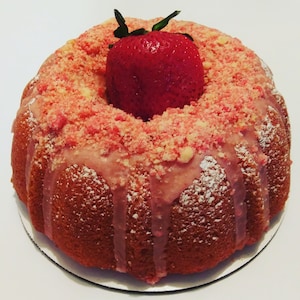 Świeżo upieczone mini/duże babeczki truskawkowe/ciasta/słodkie przysmaki/święta firmy Sweet Red