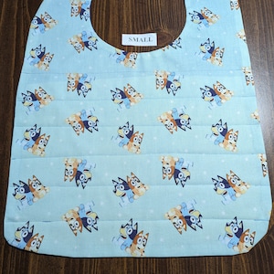Protectores de Ropa para Adultos y Niños Mayores/Baberos Reversibles Talla pequeña- Children's Cartoon Buddies