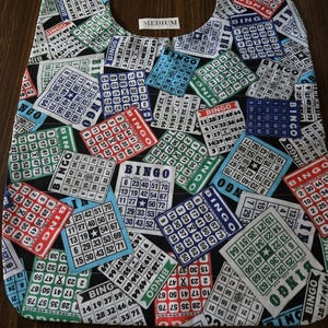 Protectores de ropa para adultos y niños mayores / Baberos reversibles de tamaño mediano - ¡Jugando al BINGO!