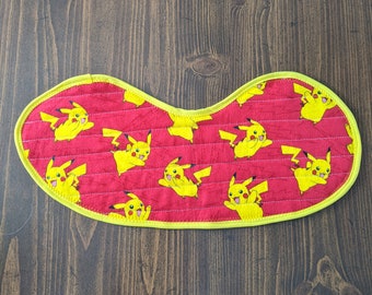Babylätzchen und Spucktuch in Einem - gestepptes Lätzchen - Hello Pikachu!