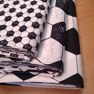Baumwollstoff, Webware, Fußballmotiv, schwarz, weiß, petrol